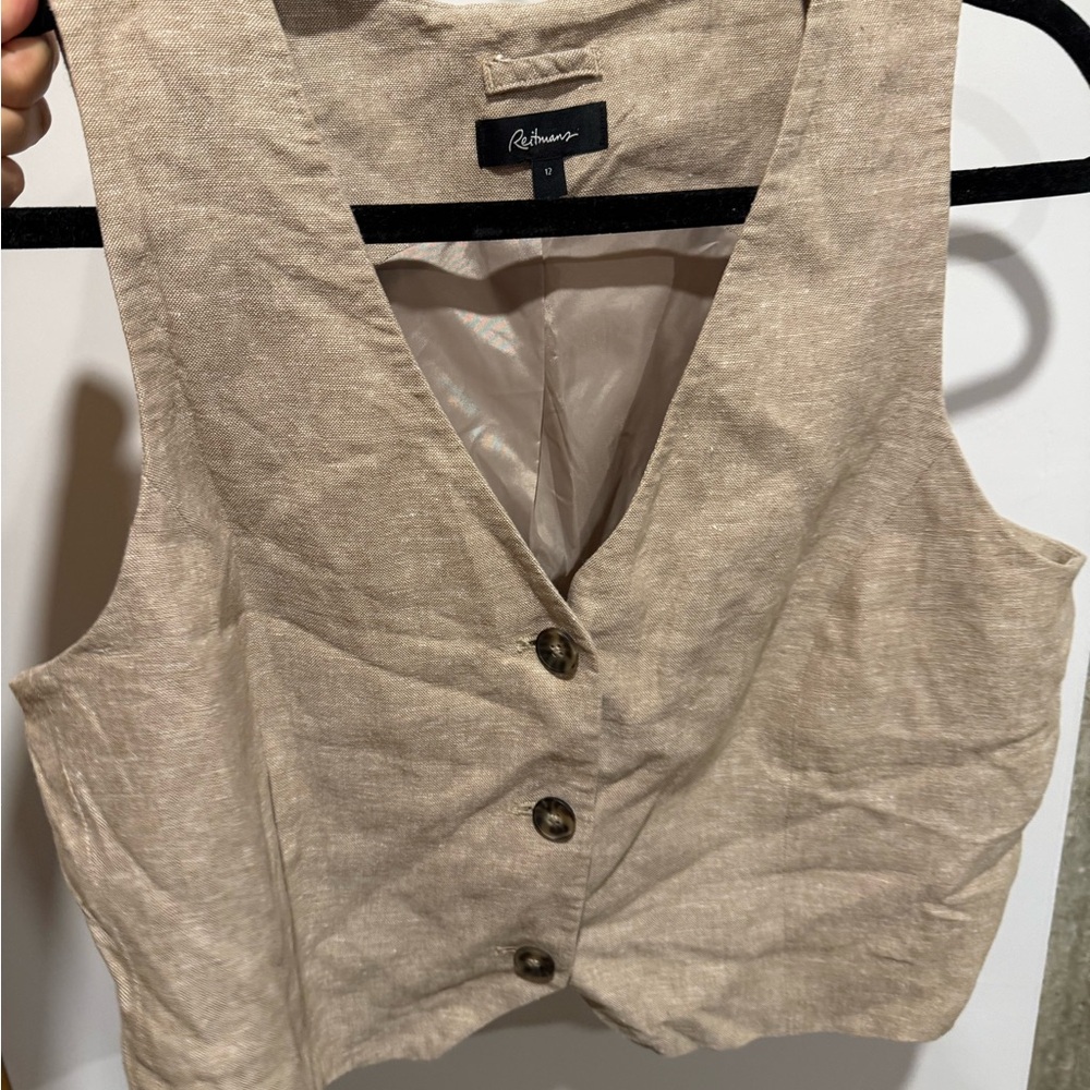 Reitmans Women's Beige Button-Up Vest